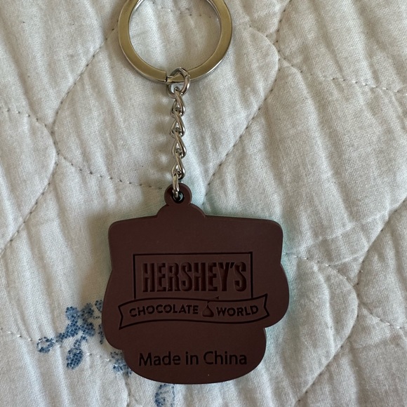 Hershey’s Chocolate World S’mores Keychain - Picture 2 of 2